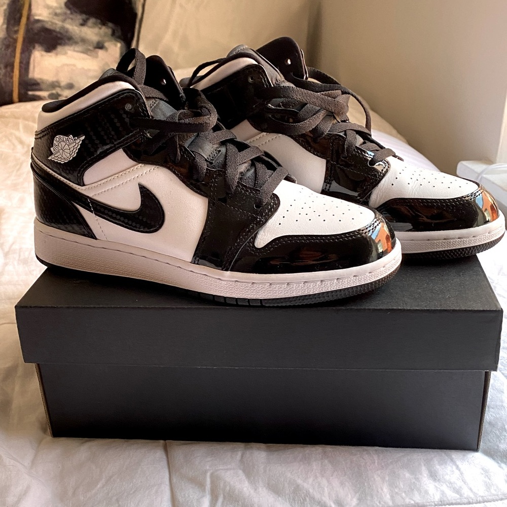 Nike Air Jordan Mid 6Y black and white